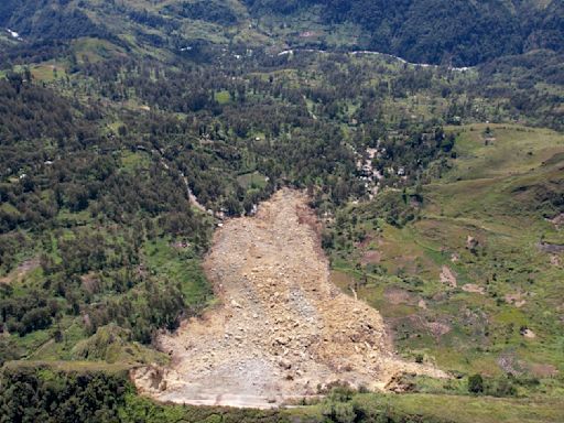 Premier de Papúa Nueva Guinea visita sitio de deslave donde murieron cientos