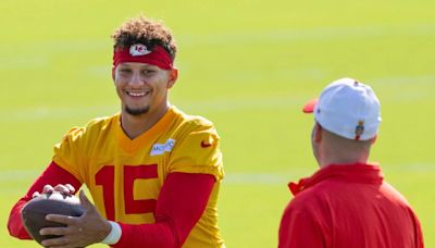 Chiefs’ Patrick Mahomes, Xavier Worthy open full-squad camp with viral deep throw