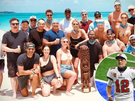 Tom Brady goes ‘off the grid’ with new Fox NFL teammates after unretirement buzz