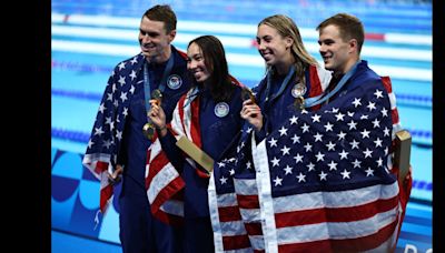 Estados Unidos con récord incluido se lleva el oro en los 4x100m mixtos