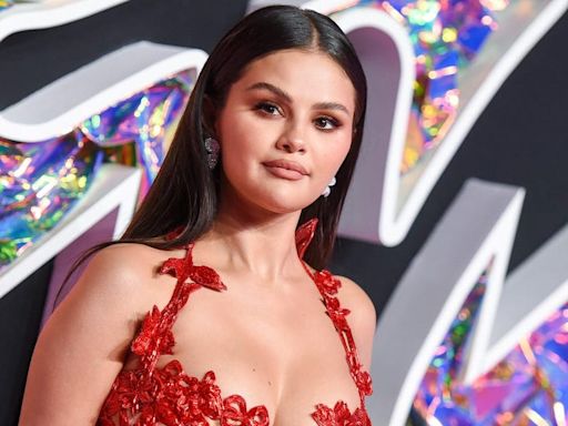 Selena Gomez is a billionaire. She joins 4 other musicians in this elite club.