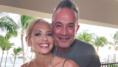 Sarah Michelle Gellar and Freddie Prinze Jr. Celebrate 22 Years of Marriage with Cuddly Photo