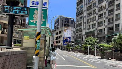 設計不良？ 淡水候車亭近斑馬線 害駕駛誤判行人過馬路耗時