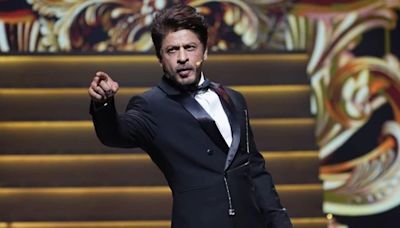 Shah Rukh Khan fans troll Salman Khan fan who shared Jawan actor’s teleprompter moment from IIFA