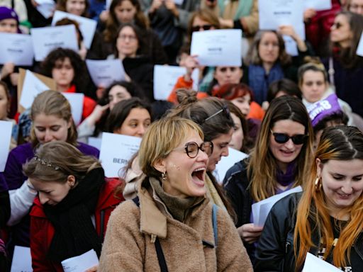 Huida de director iraní aviva tensión en el cine, mientras Cannes se alista para un explosivo festival