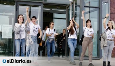 Arranca el juicio contra siete activistas feministas que cortaron vías de tren en Barcelona el 8M de 2018