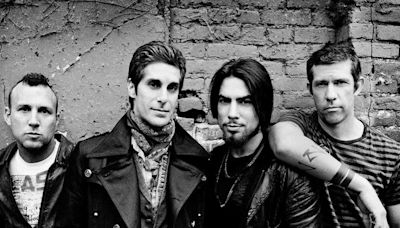 ...Tour in Wake of On-Stage Band Fight; Dave Navarro Says He Hopes Perry Farrell Will ‘Find the Help He Needs’