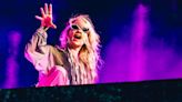 Grimes screams as technical difficulties hamper Coachella set