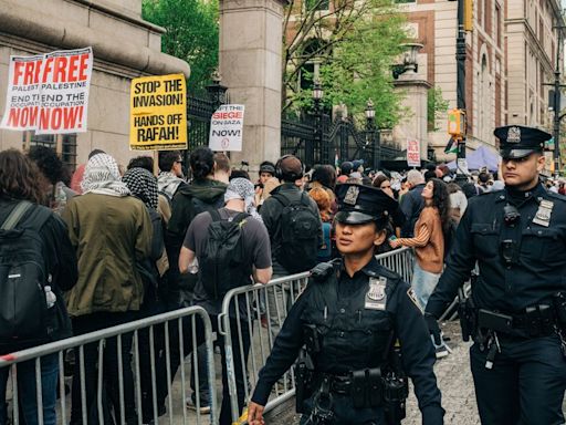 New York Mayor Says Conflict at Columbia Must End as Police Amass Nearby