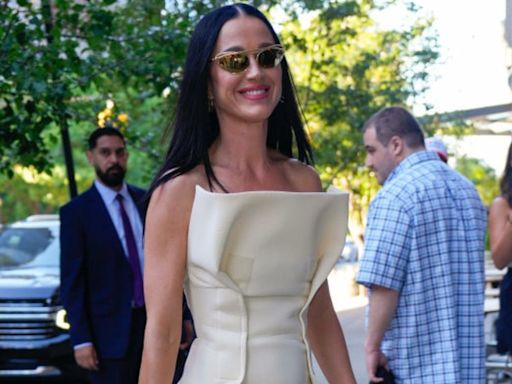 Após look ousado na couture, Katy Perry aposta em outra peça polêmica