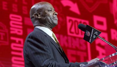 Commanders to retire Hall of Famer Darrell Green's No. 28 jersey at halftime of Week 7 game vs. Panthers