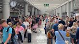 Viernes de colas y caos en el aeropuerto de Palma