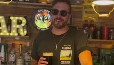 Love Island’s Iain Stirling raises a pint to the series final in home bar