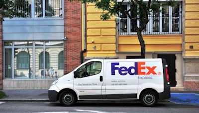 FedEx (FDX) Q4 Earnings Surpass Estimates, Revenues Lag