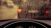 La mejor forma de frenar el auto cuando llueve