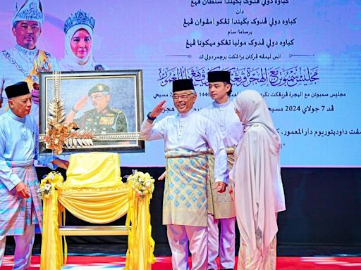 Al-Sultan Abdullah turns 65, Tunku Azizah among recipients of state honours