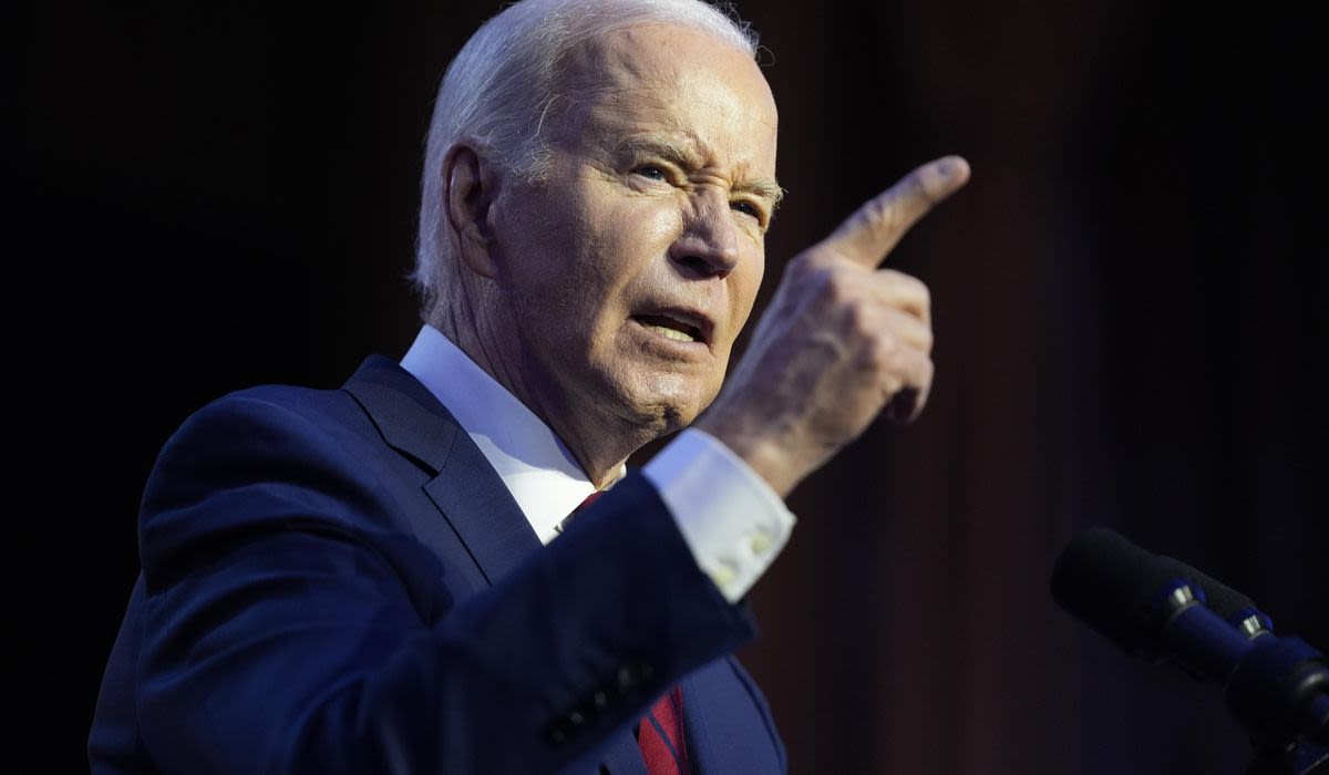 Biden again reads speaking instructions in North Carolina remarks