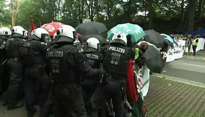 Manifestación multitudinaria contra la convención del ultraderechista 'Alternativa para Alemania'