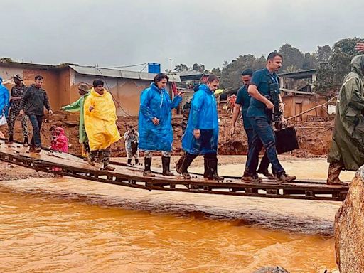 Congress Leader Rahul Gandhi, Priyanka Visit Landslide-hit Spot In Wayanad, Call It 'Immense Tragedy'