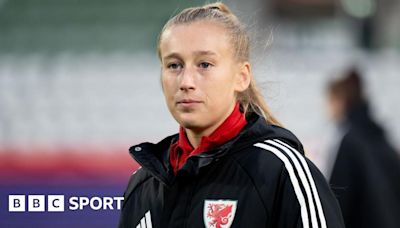 Josie Longhurst: Wales squad member joins Vancouver Whitecaps