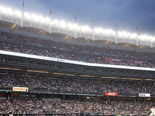 Enormous lines form for Yankee Stadium's George Costanza bobblehead