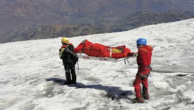 Recuperan cuerpo de escalador desaparecido hace 22 años en los glaciares de Perú