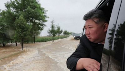 Kim Jong-un visita las zonas inundadas de Corea del Norte por las lluvias torrenciales: las fotos de su visita