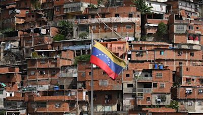 Trueque, poco combustible y servicios en ruinas: la vida Venezuela adentro