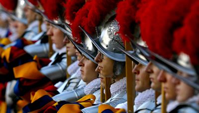 34 recruits join Vatican's Swiss Guard, swearing allegiance to Pope Francis