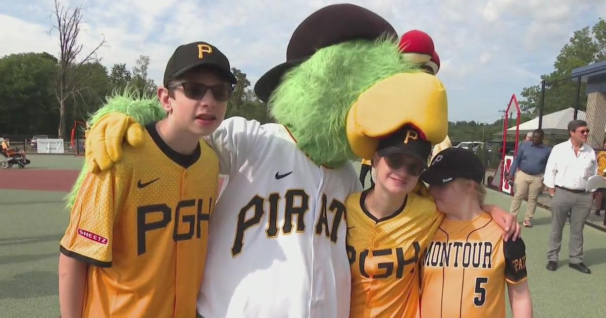 Pittsburgh Pirates players, coaches spend time at Miracle League clinic