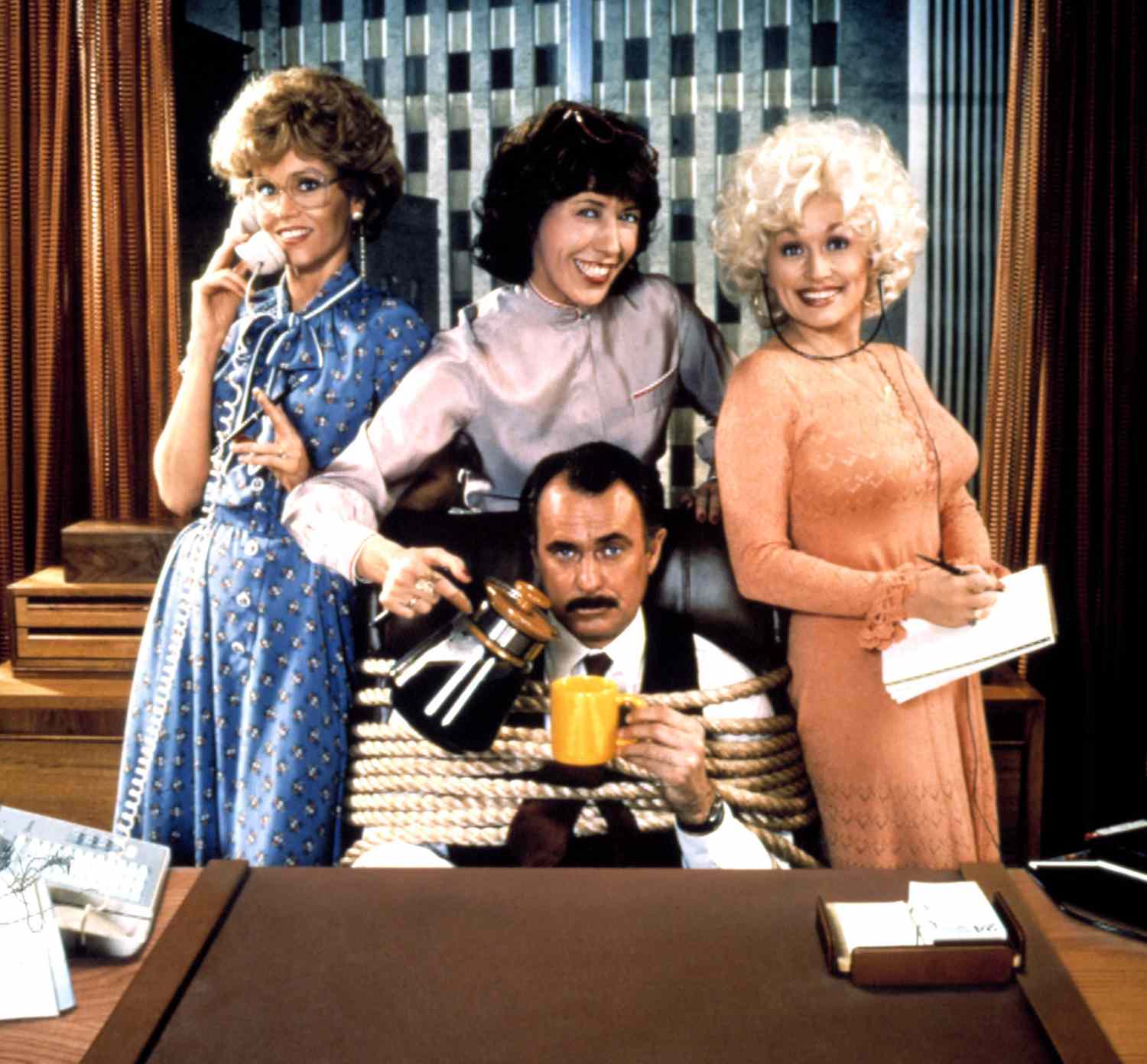 Dolly Parton Pays Tribute To ‘9 to 5’ Co-Star Dabney Coleman