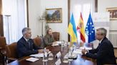 Marlaska aborda con el embajador de Ucrania el acceso a pruebas de posibles crímenes de guerra y el envío de material
