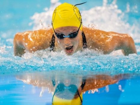 Summer McIntosh posts world-leading time in 200m butterfly at Canadian swim trials | CBC Sports