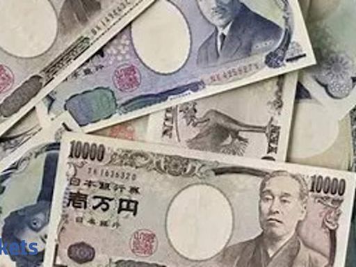 Yen eases as Nikkei jumps, central bank meetings loom - The Economic Times