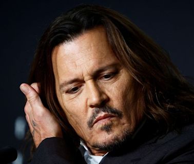 El actor Johnny Depp recurre al tarot para inspirar una colección de arte