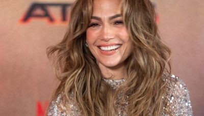 Jennifer Lopez se dice "aliviada" tras cancelar su gira: "Los amo mucho a todos"