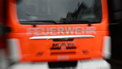 Fahrzeugbrand auf A8 bei Stuttgart: Kind zündet Feuerwerk im Auto
