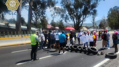 Caos de viernes y en quincena en la México-Cuernavaca: Cierran la circulación en caseta de Tlalpan