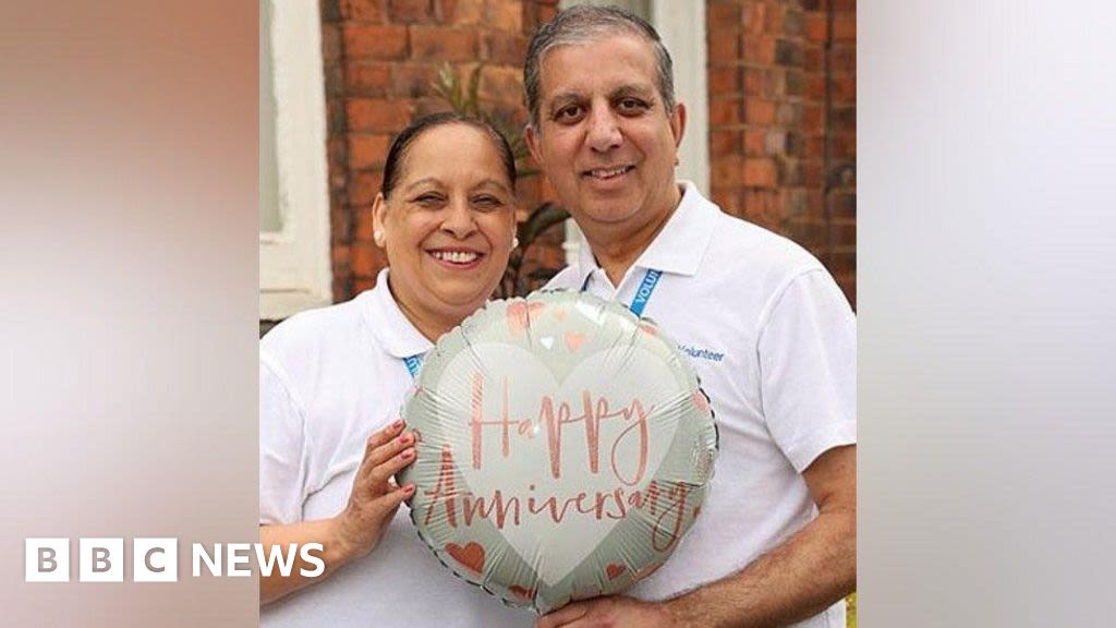 Volunteer couple celebrated for work at Wolverhampton hospital