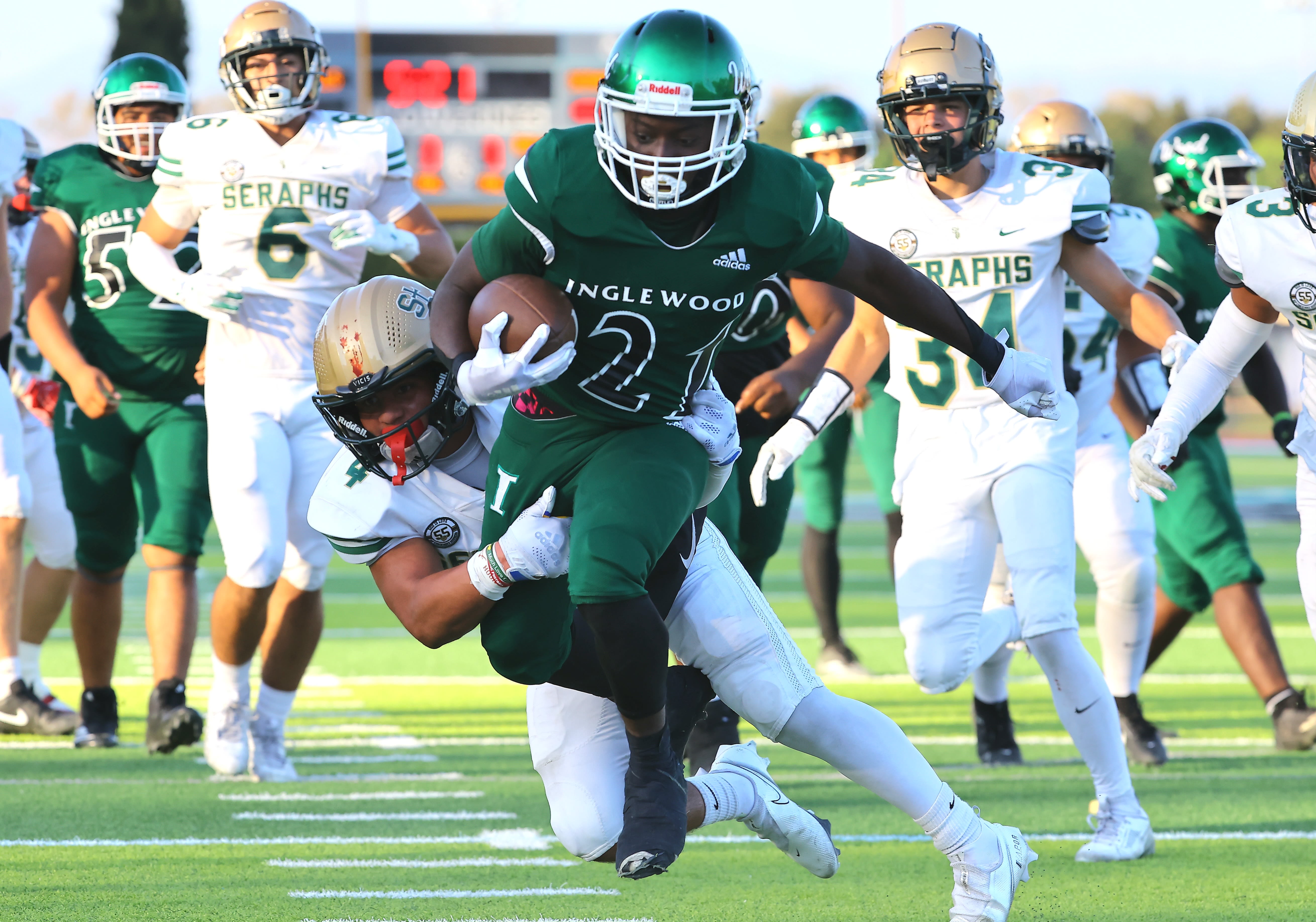 Mater Dei, St. John Bosco, Corona Centennial and Inglewood pick up football victories