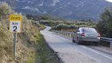 El calor alarga un mes el corte de la carretera de acceso a Beniatjar