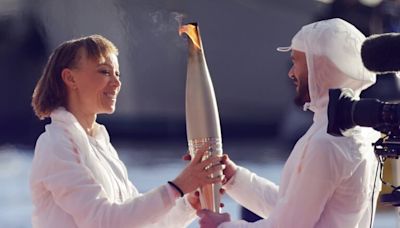 Juegos Olímpicos París 2024: la llama comienza su recorrido desde Marsella