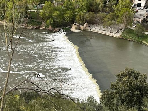 ¿Por qué se puede cruzar andado el río Tajo a su paso por Toledo en algunas zonas?