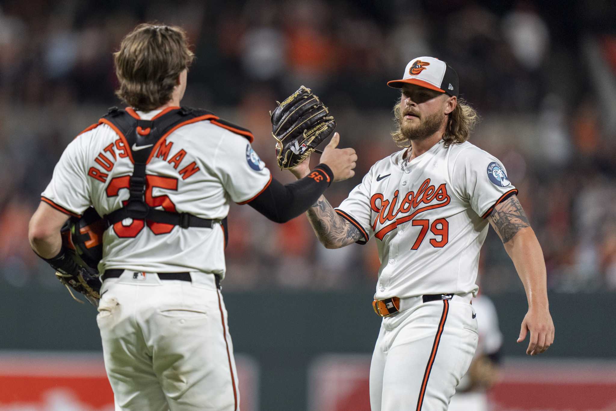 Orioles rout struggling Rangers 11-2