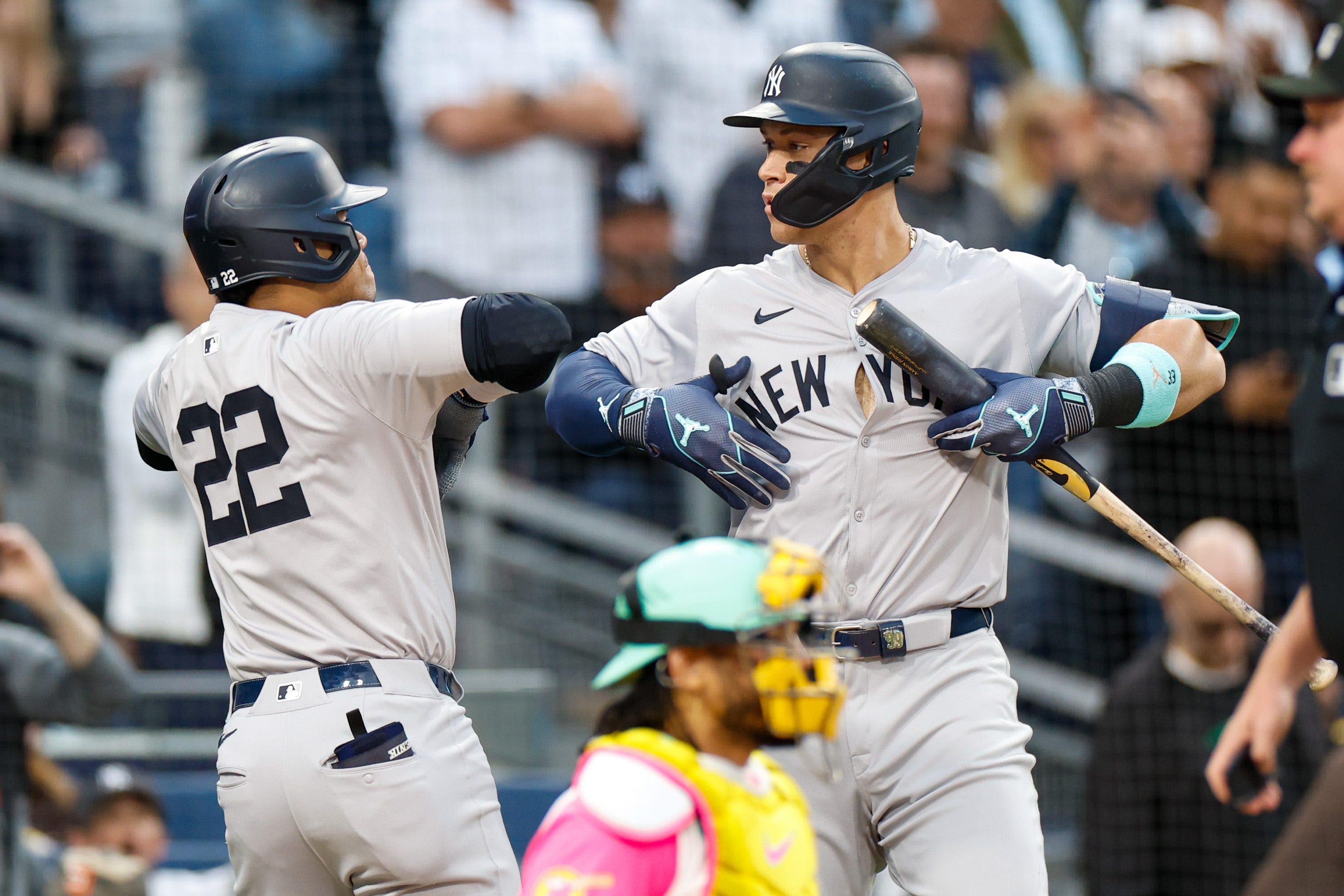 Juan Soto homers in his return to San Diego, as the Yankees put on a complete power display