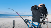 Tras agotadora batalla en playa de la Florida, dos pescadores atrapan una sorpresa de 1,200 libras