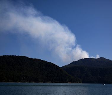 Oregon wildfires: Forecast mellows for state's 38 fires, but where will smoke settle?