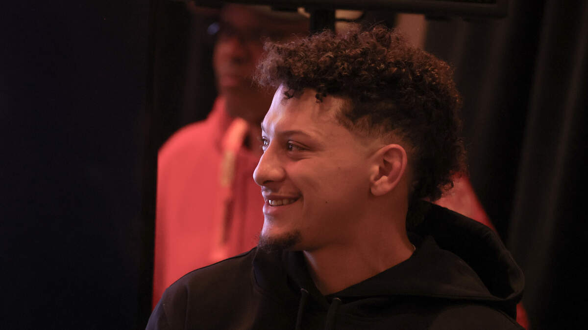 Patrick Mahomes "Dad Bod," shirts with Coors Light! | KAT 103.7FM | Steve & Gina in the Morning