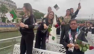 Cérémonie d’ouverture des JO : l’hommage symbolique de la délégation de l’Algérie sous ce pont de Paris