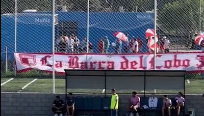 El club que fue goleado en un partido a puertas cerradas, pero sus hinchas fueron a alentar (y algo más) desde la estación del tren